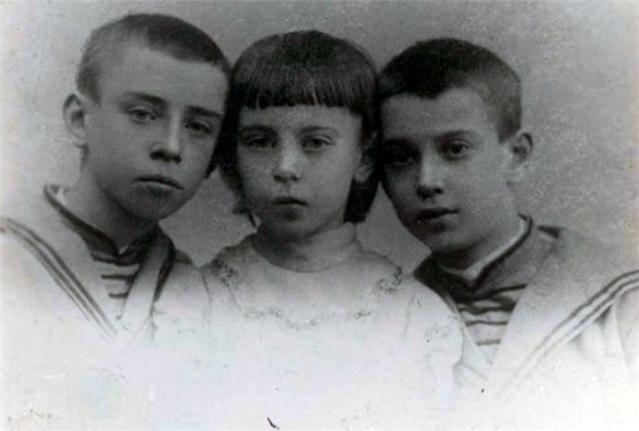 Бронислава с братьями Станиславом и Вацлавом