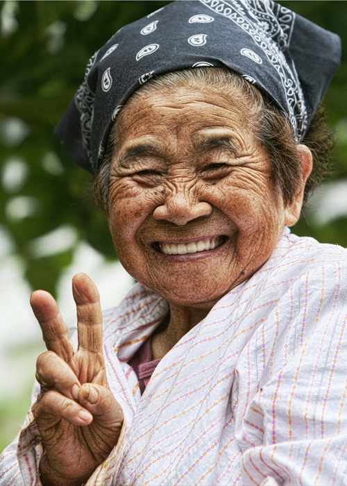 На японском острове Окинава средняя продолжительность жизни женщин  - 86 лет