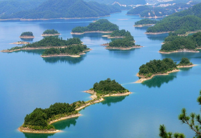Озеро тысячи островов в Китае