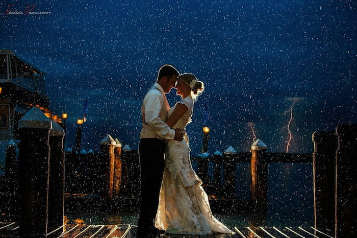 Свадебные фотографии под дождем и снегом. Фотография Federer Photography Свадебные фотографии под дождем и снегом. Фотография Federer Photography