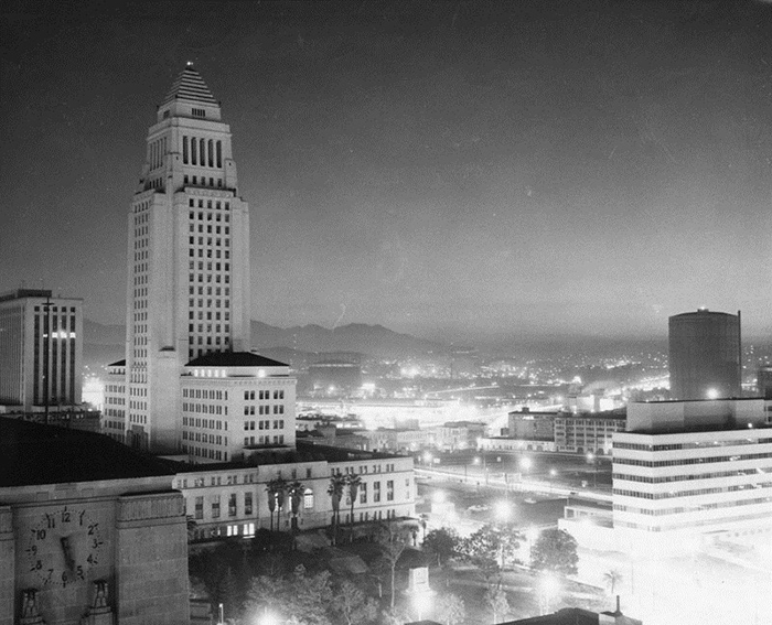 На фото здание Times Mirror Building, Лос-Анджелес, 1 марта 1955 года