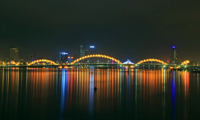 Гигантский огнедышащий дракон: мост Dragon Bridge во Вьетнаме    - фото 3