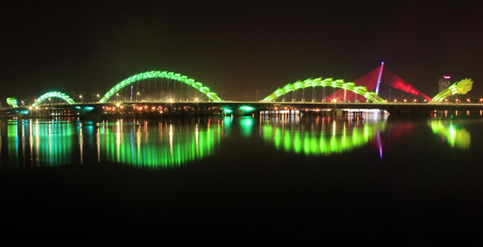 Гигантский огнедышащий дракон: мост Dragon Bridge во Вьетнаме    - фото 4