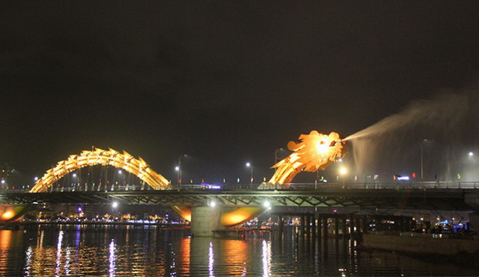 Гигантский огнедышащий дракон: мост Dragon Bridge во Вьетнаме    - фото 6
