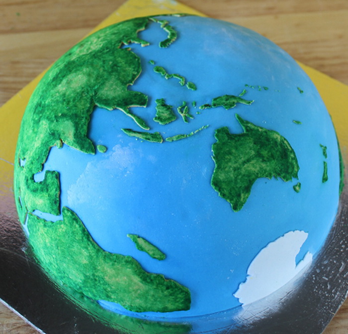Торт в форме земного шара