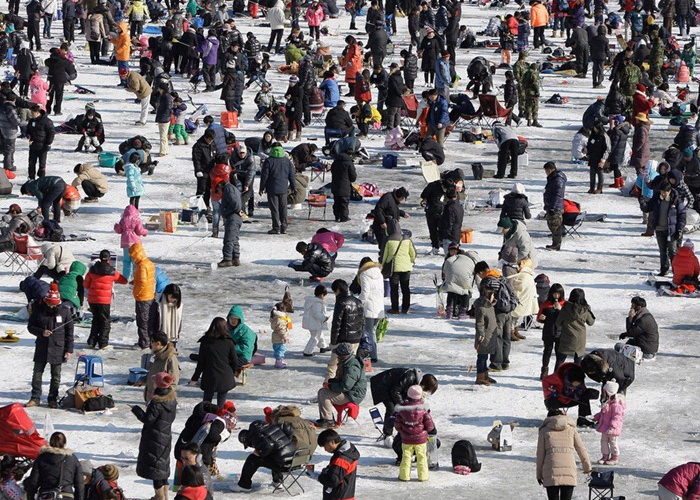 На рыбалку идут все: от мала до велика На рыбалку идут все: от мала до велика