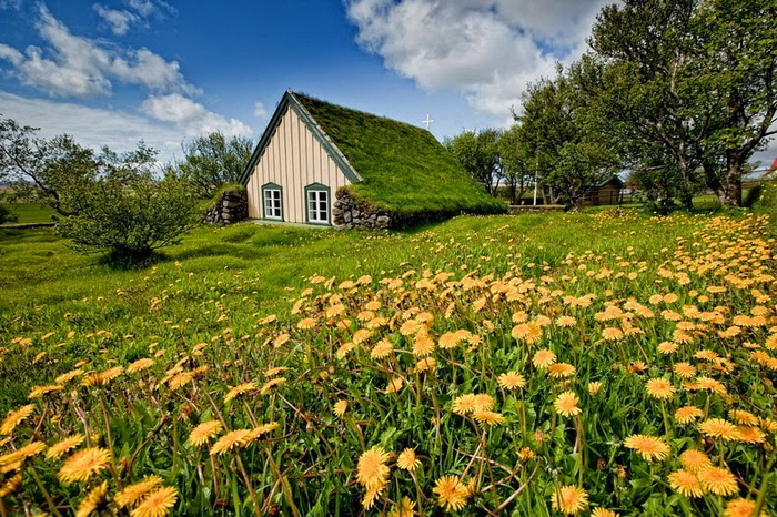 Церковь-землянка в деревне Хоф (Исландия)