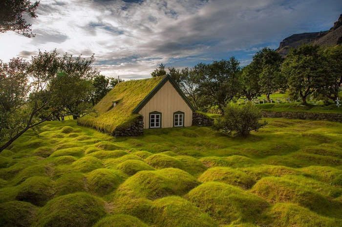 Церковь-землянка в деревне Хоф (Исландия)
