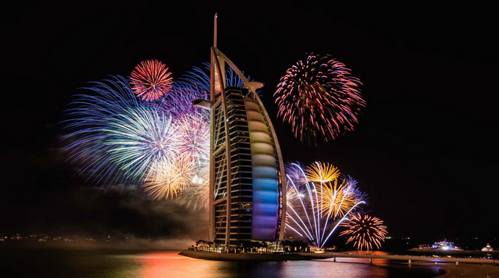 Фейерверки в Dubai в новогоднюю ночь