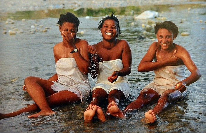 http://www.kulturologia.ru/files/u16613/women-haiti.jpg