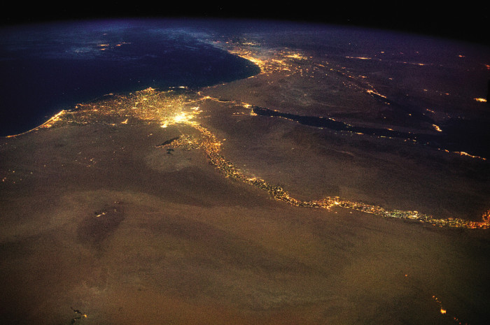 Река Нил, впадающая в Средиземное море.