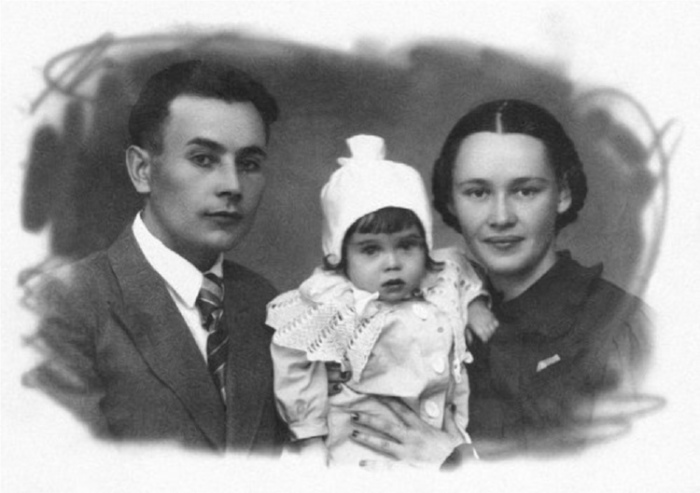 Зинаида Апарина со своей семьей в молодости. | Фото: img-fotki.yandex.ru.