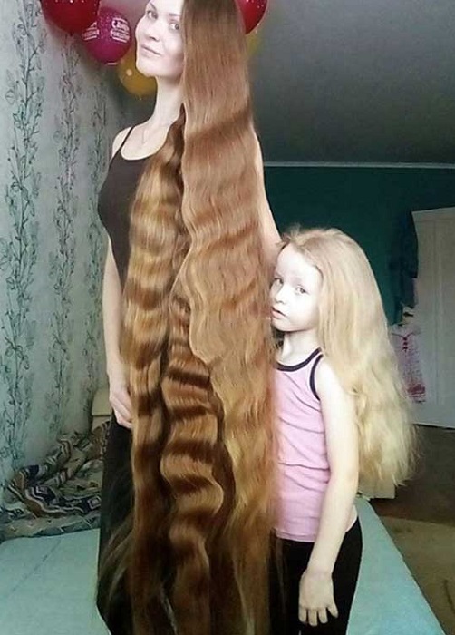 Российская Рапунцель: жительница Барнаула на спор отращивает волосы уже 14 лет