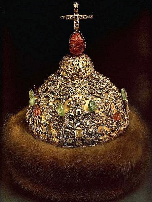 Алмазная шапка Петра I. | Фото: mtdata.ru.