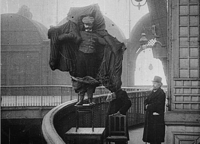 Франц Райхельт - человек, прыгнувший с Эйфелевой башни. | Фото: muselab.ru.