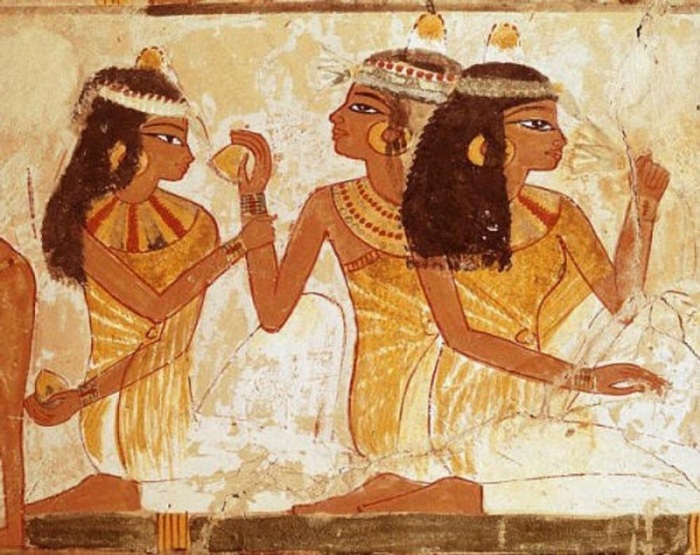В Древнем Египте в качестве пудры использовали белую глину. | Фото: wowlook.com.ua.