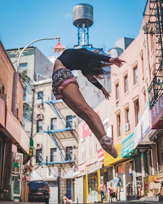 Гипнотические фотографии известных танцоров балета, танцующих прямо на улицах