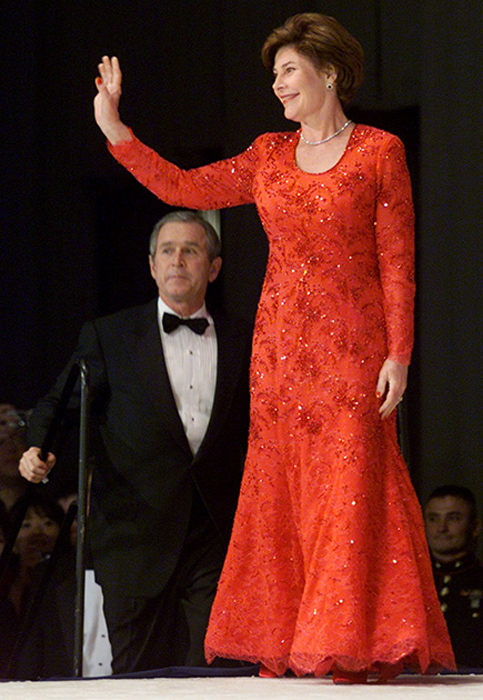 Лора Буш, жена Джорджа Буша-младшего. 2001 год.