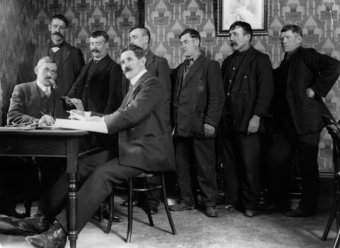 Выдача денежного возмещения выжившим пассажирам.