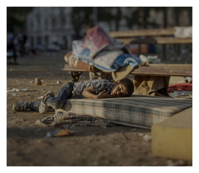 Фото Дети Спят На Улице