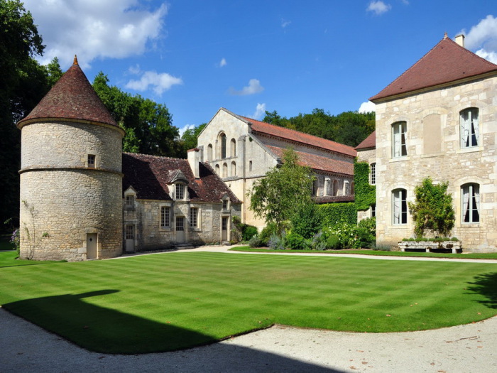 Аббатство Фонтеней. Бургундия, Франция. Аббатство Фонтеней. Бургундия, Франция.