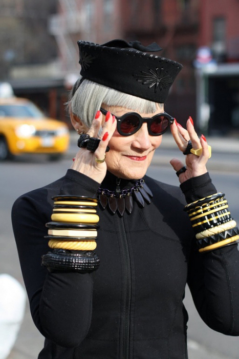 Меньше комплексов, больше аксессуаров. Меньше комплексов, больше аксессуаров.