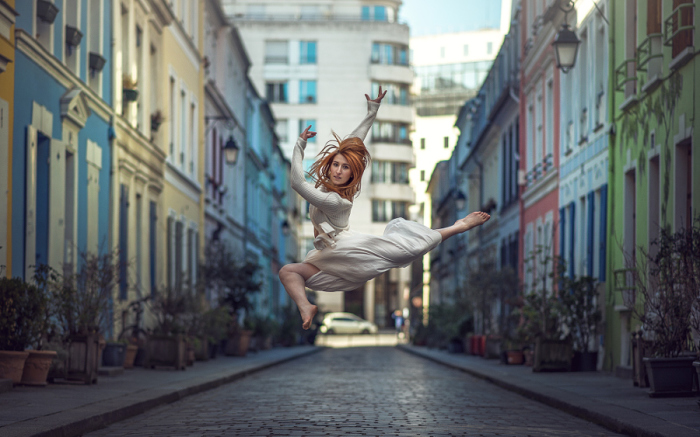 Парящая над землей. Автор работ: фотограф Димитрий Рулланд (Dimitry Roulland).