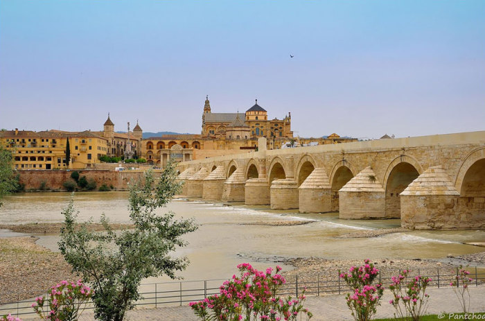 Длинный мост Волантиса: Римский мост в Кордове, Испания. Автор фото: Франсуа де Нодрест. Длинный мост Волантиса: Римский мост в Кордове, Испания. Автор фото: Франсуа де Нодрест.