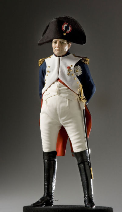 Наполеон I Бонапарт — император французов в 1804—1815 годах, французский полководец и государственный деятель, заложивший основы современного французского государства. Автор: George Stuart.