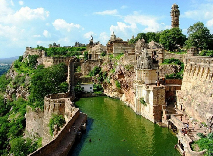 Древний город в Индии.