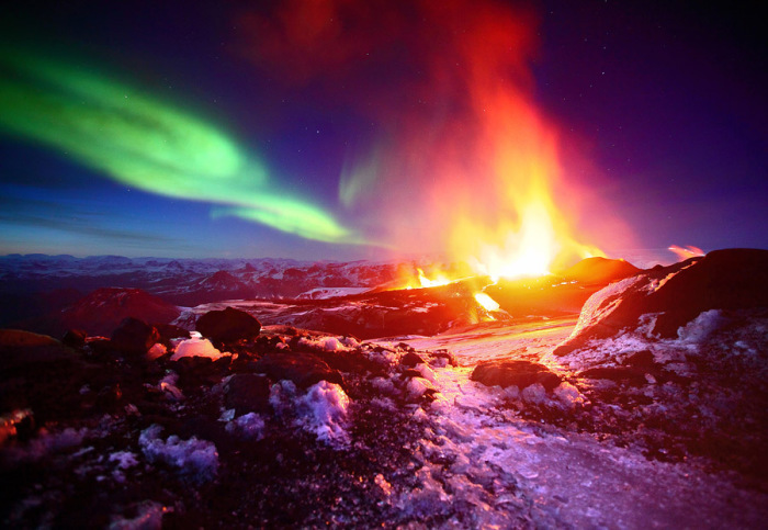 Извержение вулкана Фиммвердюхаульс, Исландия. Автор фото: James Appleton.