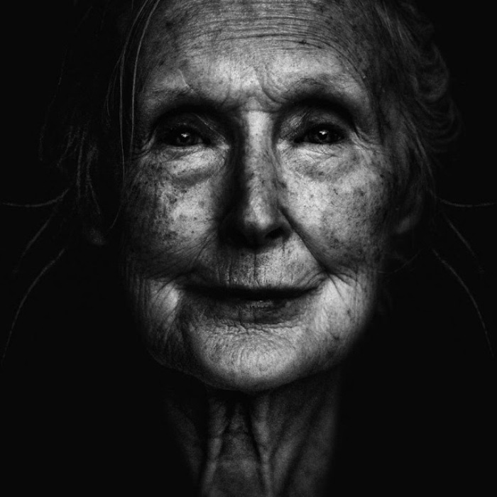 Улыбаться вопреки всему.  Автор работ: фотограф Ли Джеффрис (Lee Jeffries).