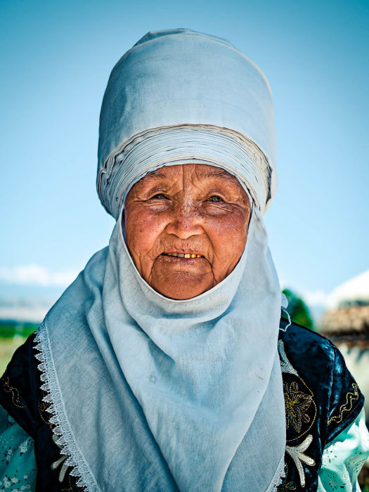 Не скрывая эмоций: искренние улыбки жителей Кыргызстана на снимках ливанского фотографа