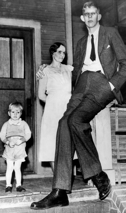 Роберт Уодлоу с матерью и братом, 1935 год.
