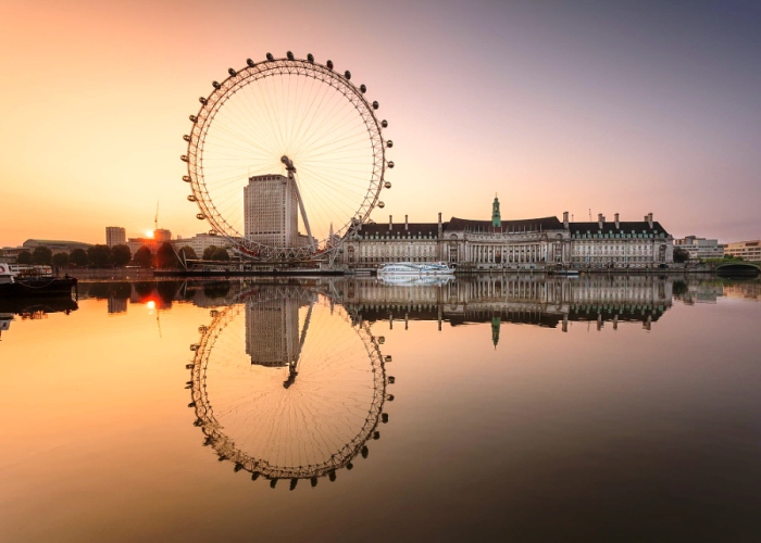 Колесо обозрения на рассвете. Лондон, Великобритания. Автор фото: George Johnson.