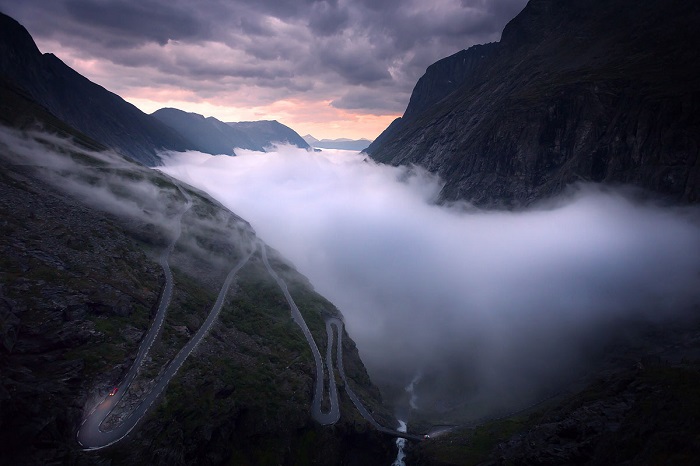 Горная тропа Тролльстиген в западной части Норвегии. Автор фото -путешественник Шоном Эншем (Sean Ensch).