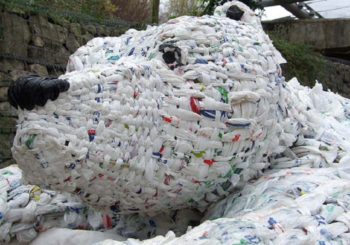 Медведь из полиэтиленовых пакетов. Медведь из полиэтиленовых пакетов.