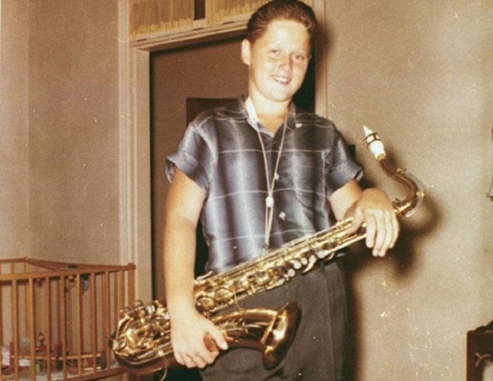 Билл Клинтон в юности с саксафоном, 1960 год.