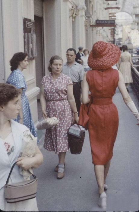 Потрясенные лица советских женщин.