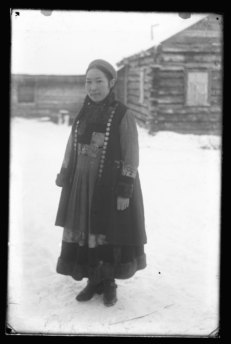 Қара адам жопадағы миджетті трахает