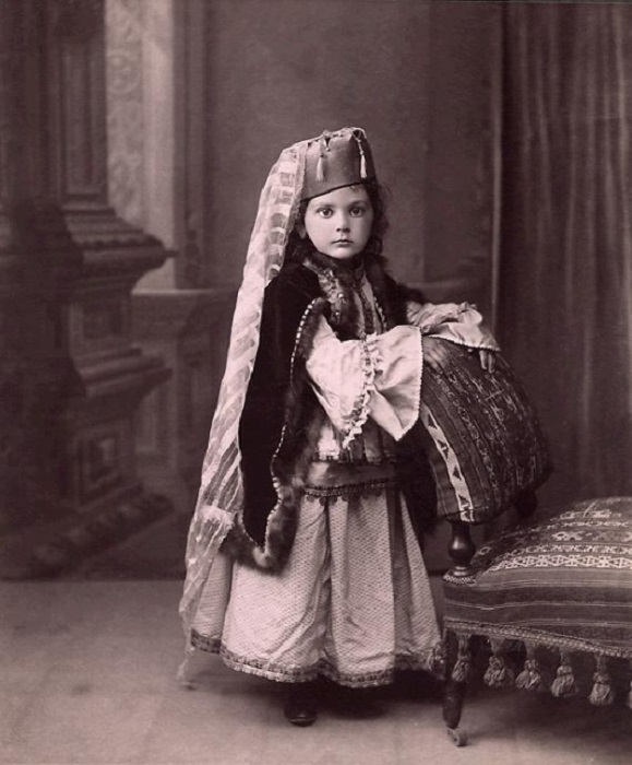 Принцесса в татарском костюме.