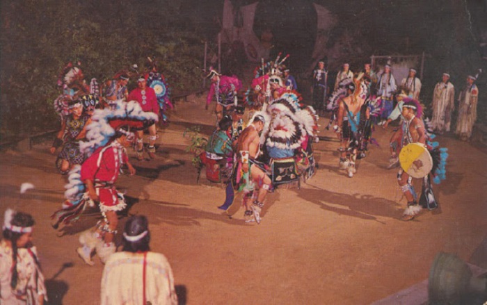 Священный индейский ритуал, обязательный для всего племени.