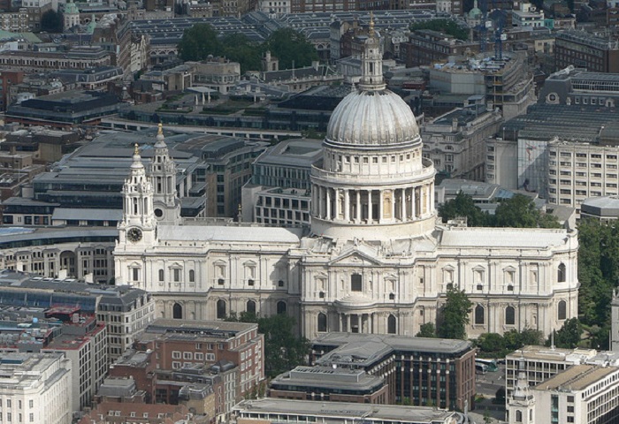 Самая известная и распознаваемая достопримечательность Лондона.