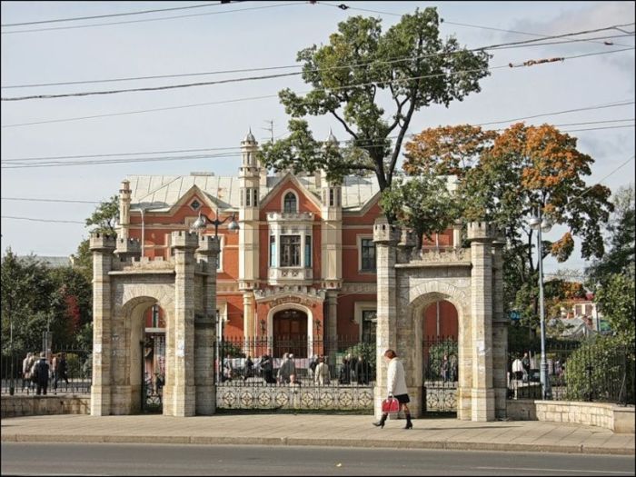 Дом на Брикстон-роуд снимался в Санкт-Петербурге в загородном особняке княгини Салтыковой.