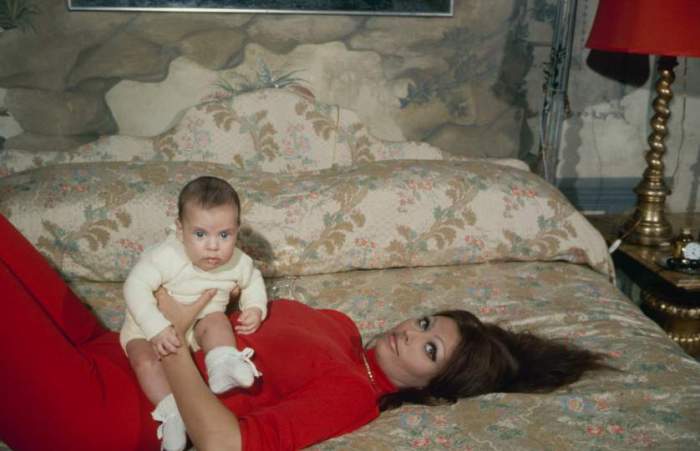 Софи Лорен с сыном, Карло Понти-младший, в 1969 году.