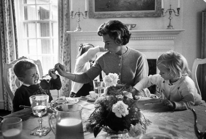 Эттель Кеннеди со своими детьми, 1961 год.