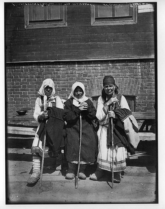 Богомолки в Серафимо-Понетаевском женском монастыре, 1904 год.