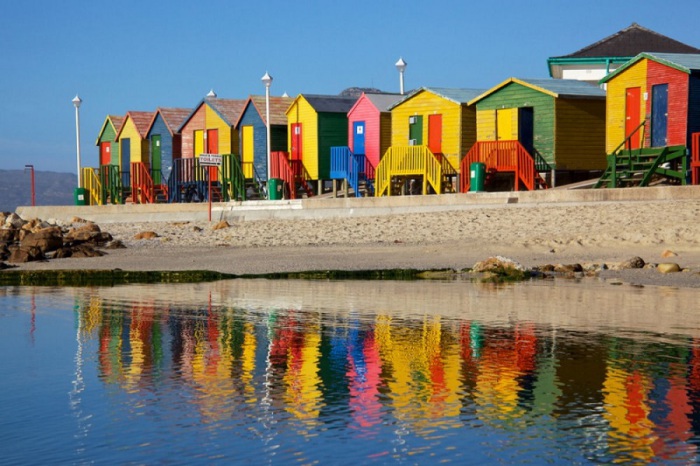 Яркие деревянные домики жителей Кейптауна.