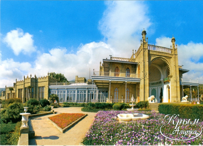 Дворец является одним из украшений Крыма и главной достопримечательностью курортного города Алупка.