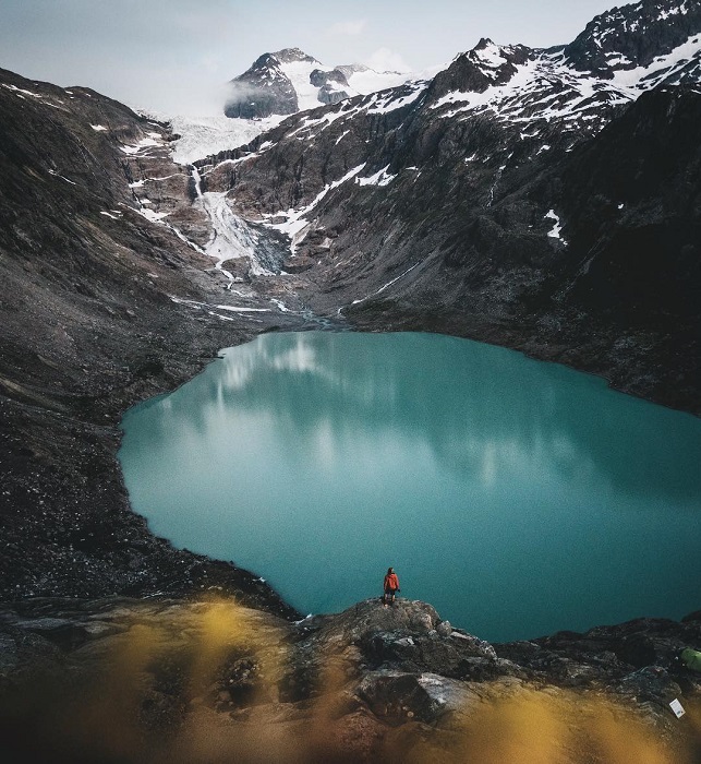 Место съемок: ледниковое озеро Трифтзе (Швейцария).